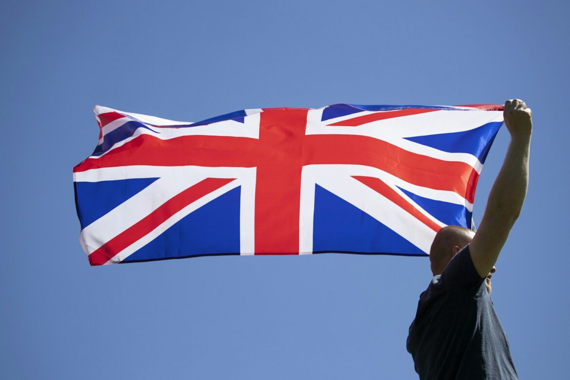 تهدد التكنولوجيا الذكية بشطب حوالي 8 ملايين وظيفة في بريطانيا