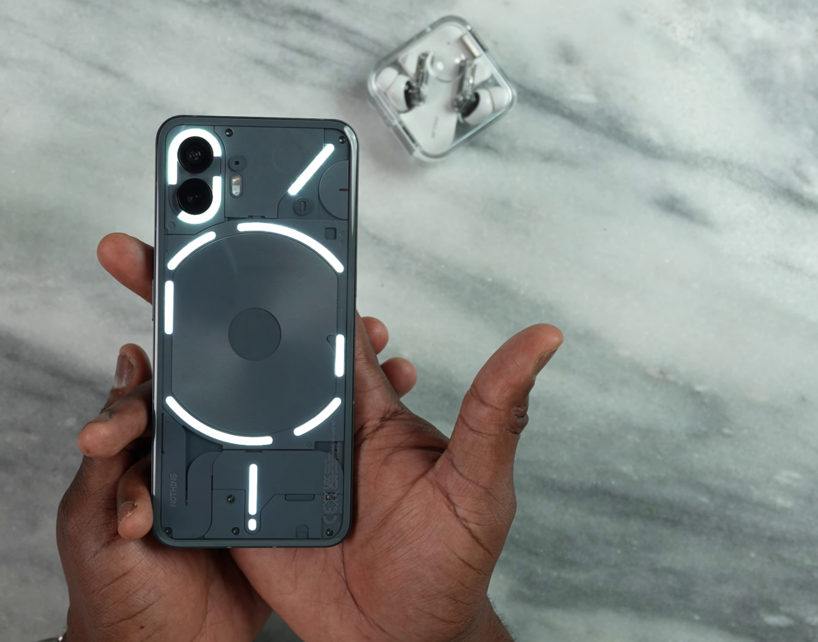 بعد السماعات اللاسلكية.. Nothing تجلب الذكاء الاصطناعي إلى هواتفها