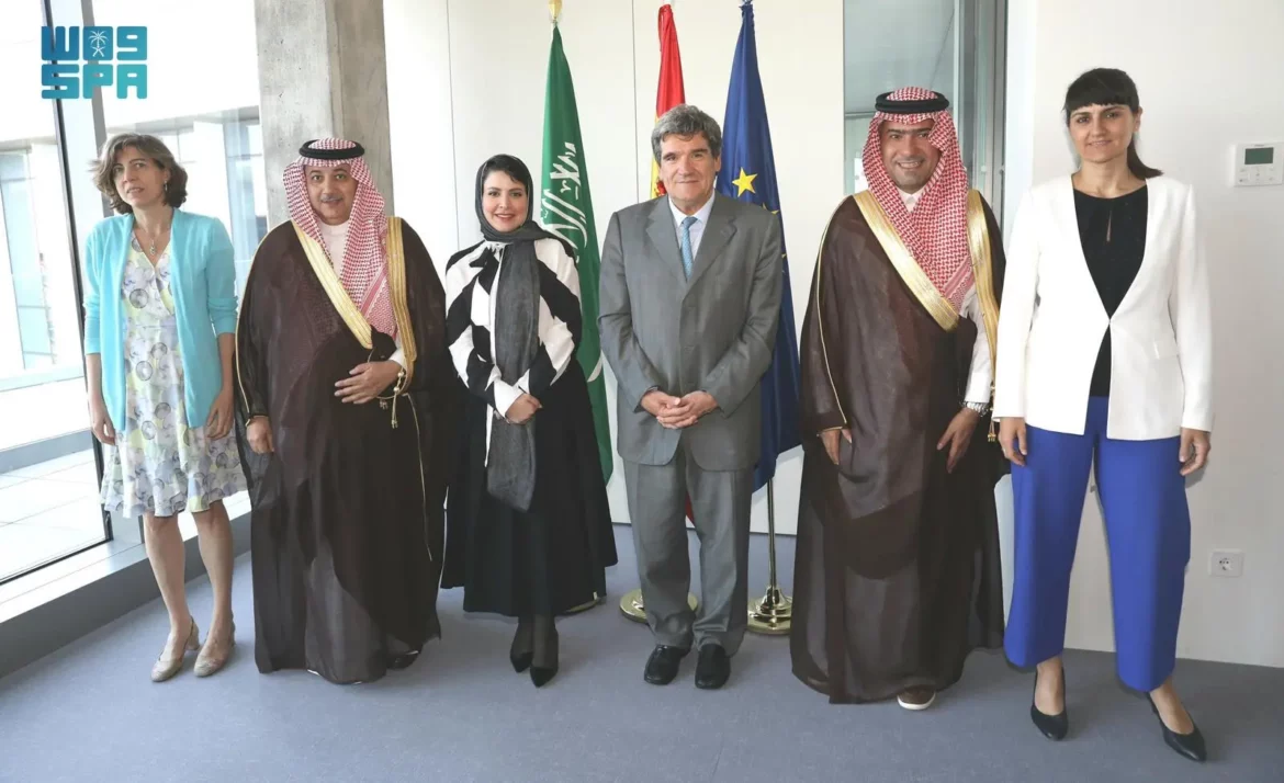 الحقيل يعقد اجتماعًا مع وزيري "الإسكان" و"التحول الرقمي" في إسبانيا