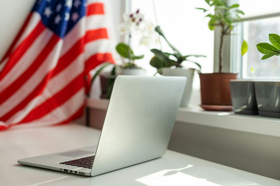 نواب امريكيون غاضبون من كشف هواوي عن لابتوب جديد مزود بشريحة إنتل للذكاء الاصطناعي