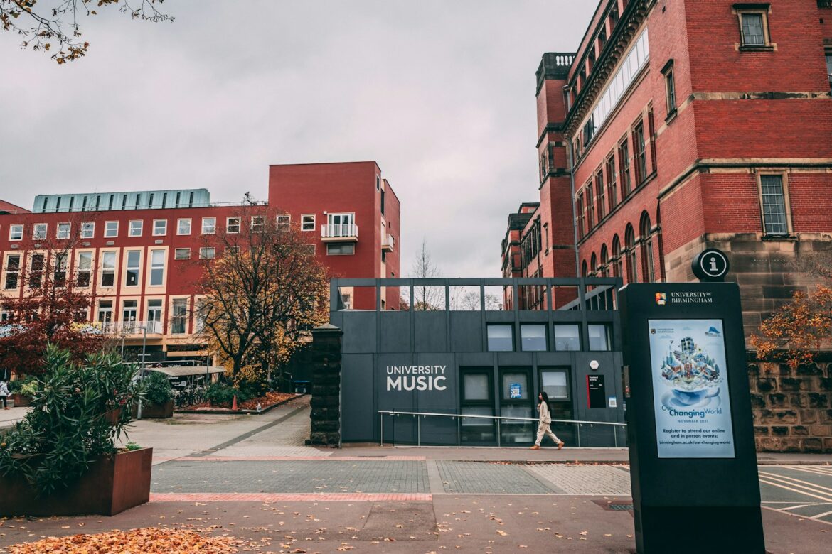 العودة مع الدفعة الخامسة: برنامج الذكاء الاصطناعي مع جامعة برمنغهام