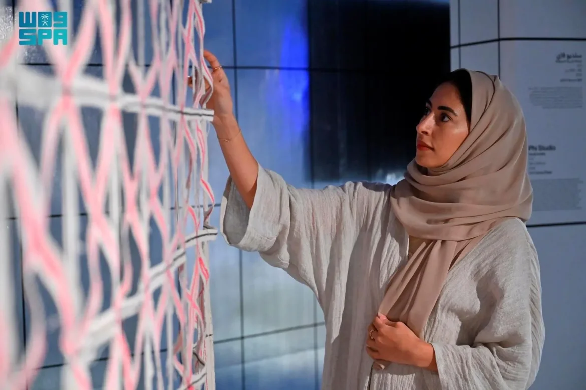 معرض "السفارة الافتراضية": نافذة فنية على مستقبل البشرية في عام 2040