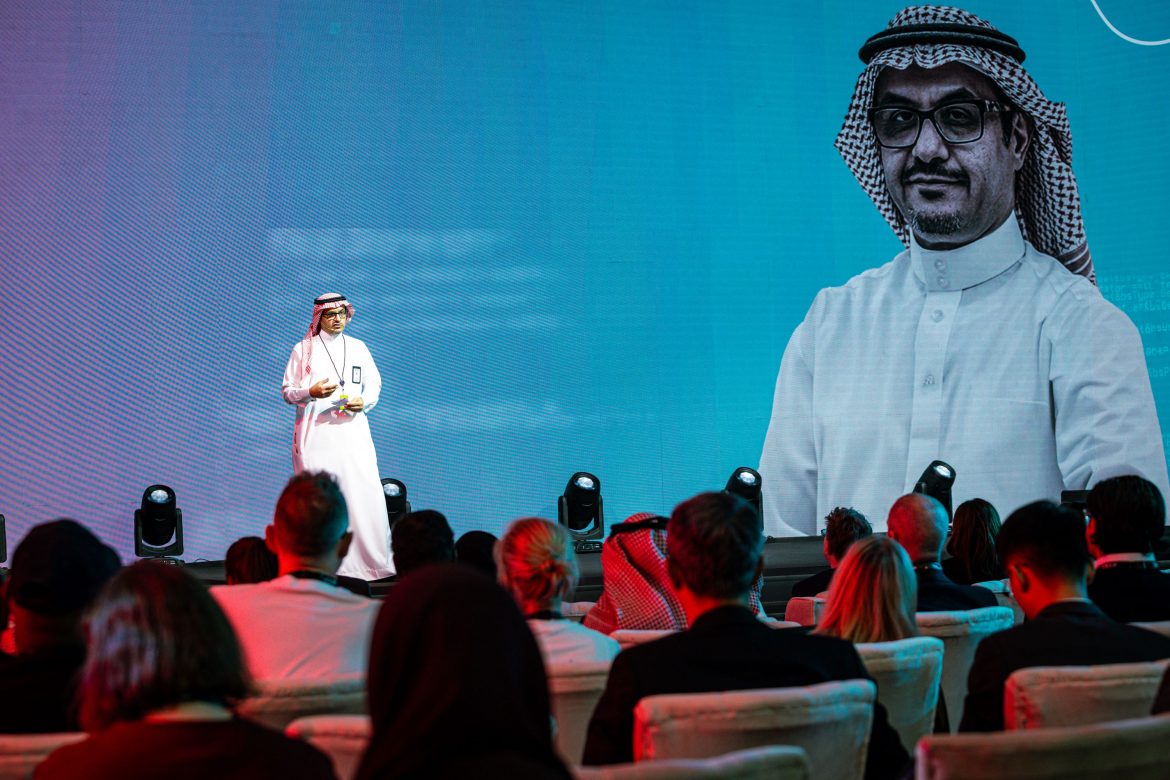 الدكتور ياسر العنيزان: رائد في مجال الذكاء الاصطناعي