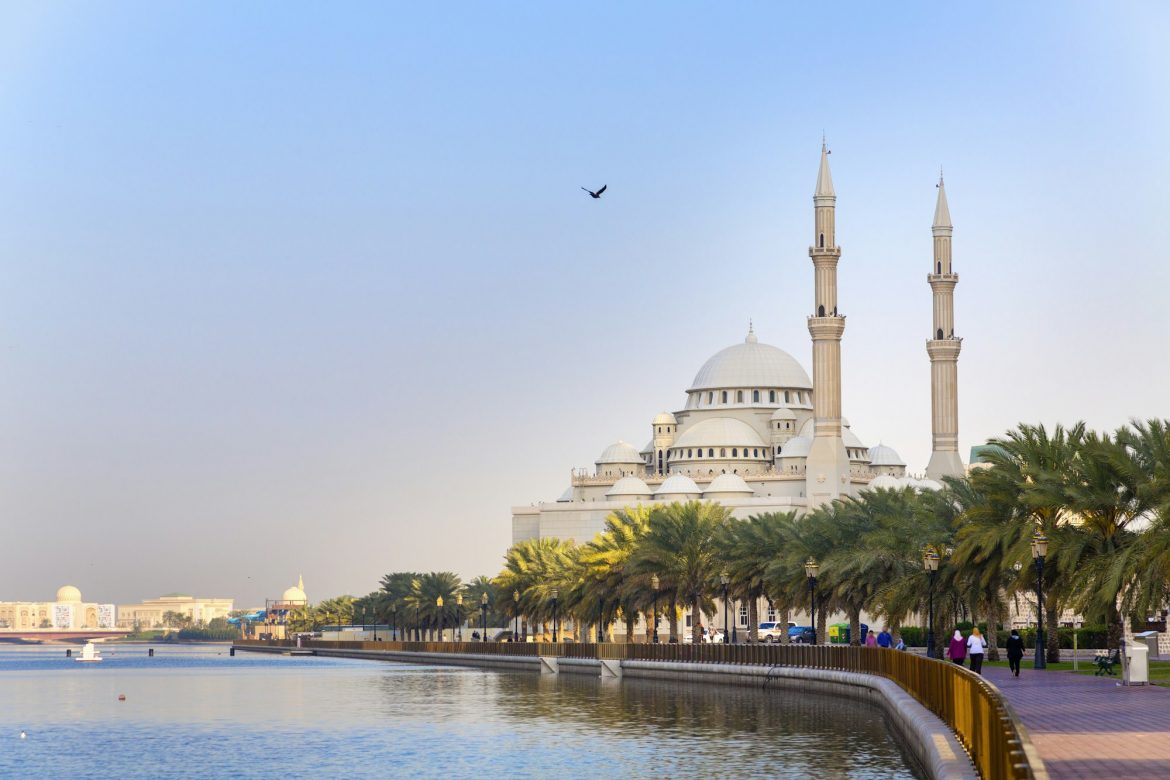 الشارقة تطلق أول رخصة تجارية مدعومة بالذكاء الاصطناعي في العالم بالتعاون مع مايكروسوفت الشارقة تطلق أول رخصة تجارية مدعومة بالذكاء الاصطناعي في العالم بالتعاون مع مايكروسوفت