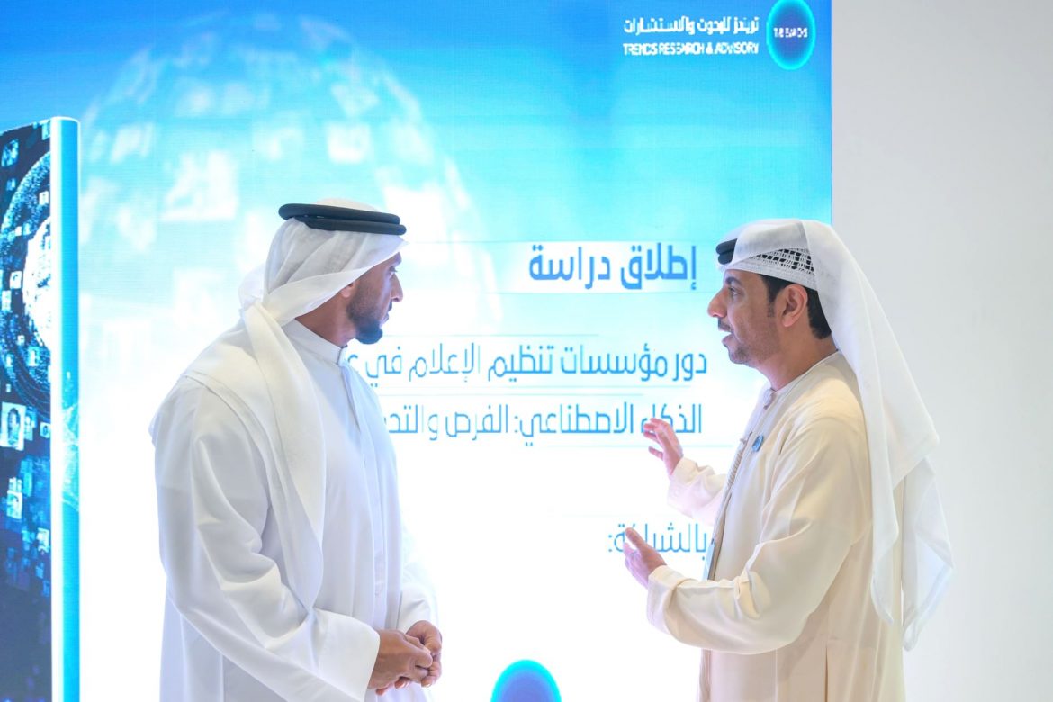 تنظيم الإعلام في عصر الذكاء الاصطناعي: التحديات والابتكارات والفرص