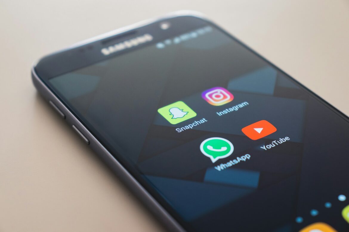Photo by Christian Wiediger close up photo of black Samsung Galaxy smartphone