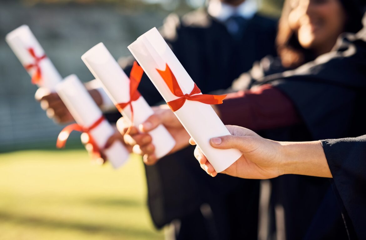 Education is such a powerful weapon إتجاه أساتذة الجامعة نحو إستخدام الذكاء الإصطناعي