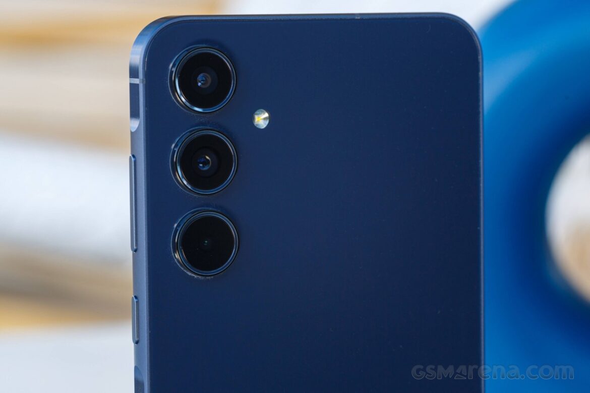 تحديث One UI 7 يصل رسميًا لهاتف Galaxy A55 في أوروبا!