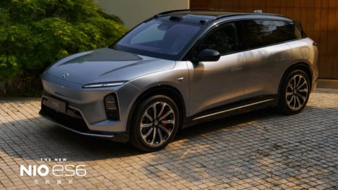 نيسان تعيد تصميم سياراتها الكهربائية لعام 2025 مع تركيز على التقنية والراحة