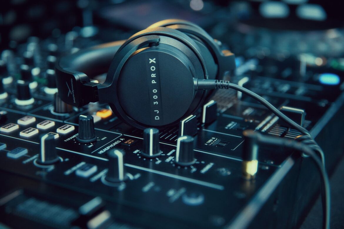 PIC_DJ300PRO-X_25-09_Moodshoot-O.jpg