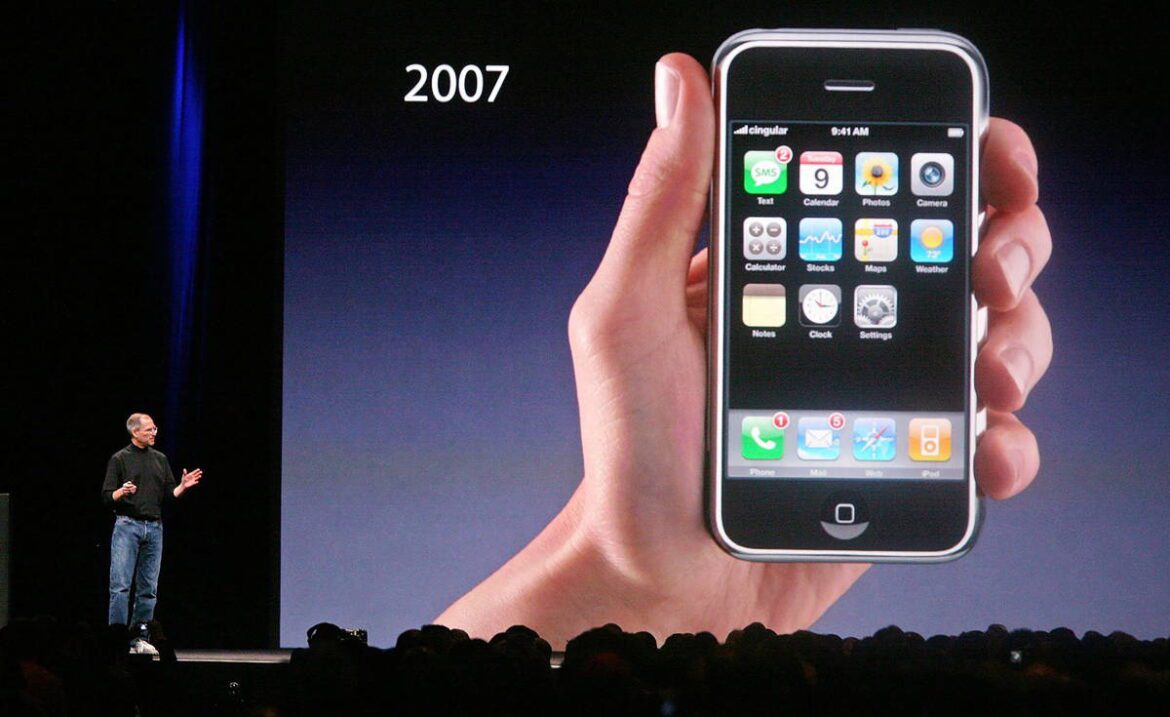 steve-jobs-en-la-presentacion-del-iphone.jpg