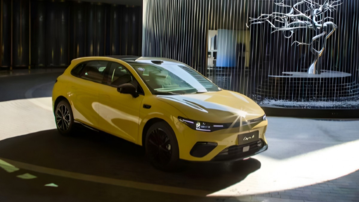 صورة أخرى لسيارة لافا 5 الكهربائية