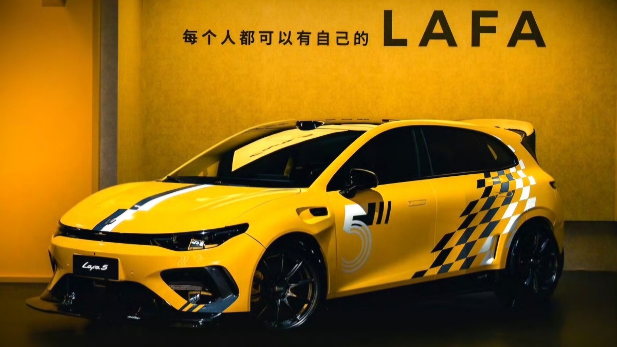 صورة نهائية لسيارة لافا 5 الكهربائية