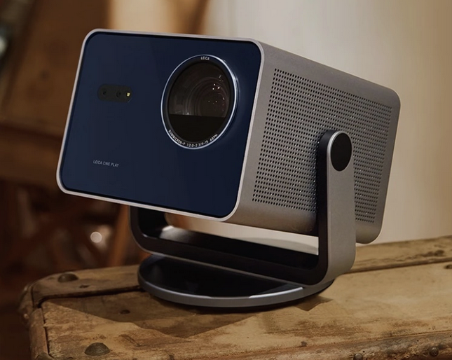جهاز عرض لايكا Cine Play 1 Plus