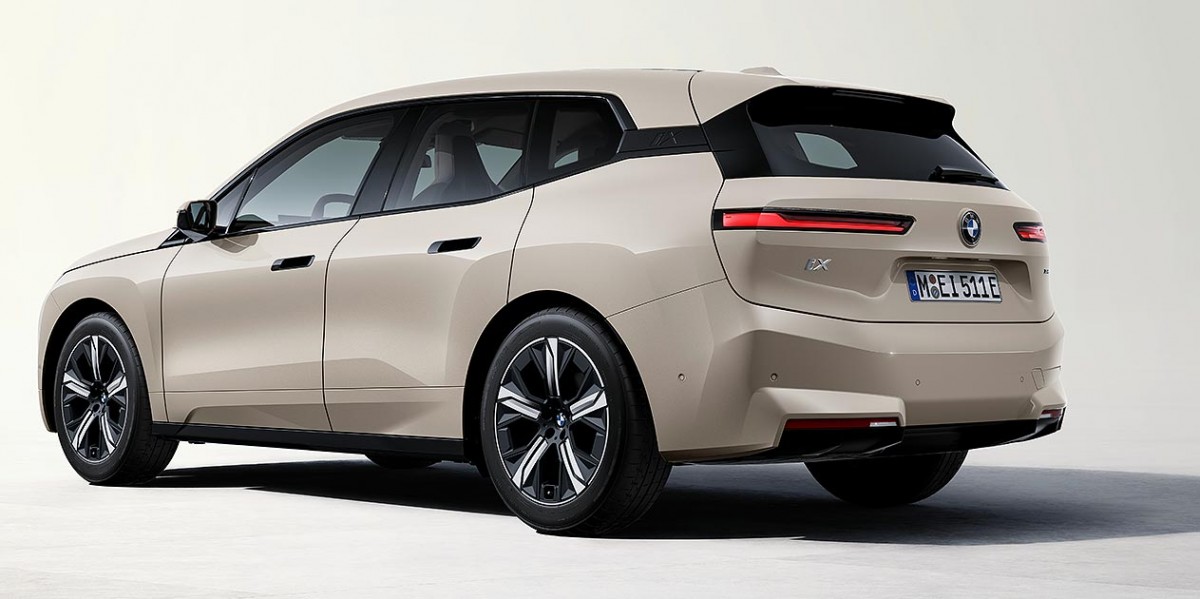 سيارات بي إم دبليو الكهربائية تتصل بشبكة شحن تسلا