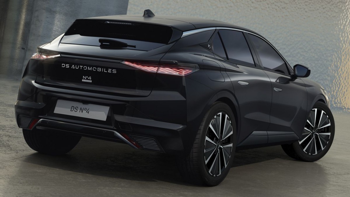 DS launches limited edition race-inspired DS 3, N°4 and DS 7