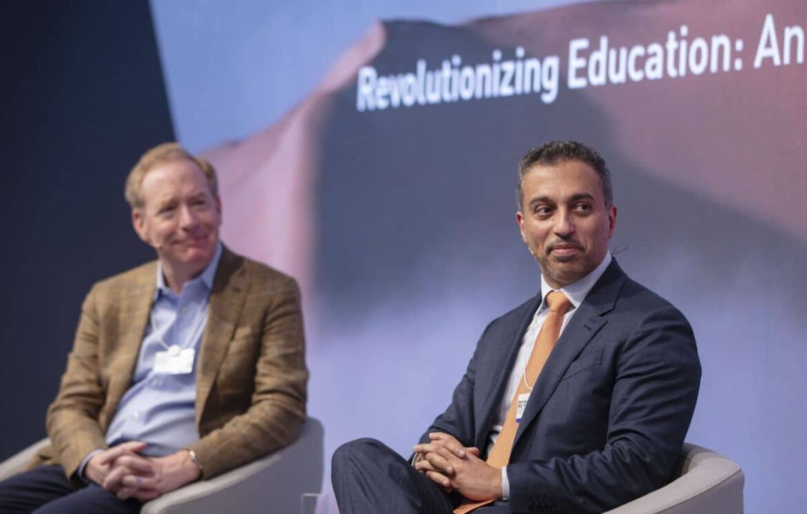 استراتيجية وزير التعليم الإماراتي لتطوير المنظومة التعليمية باستخدام الذكاء الاصطناعي