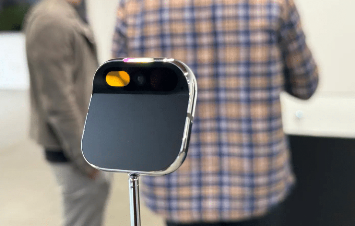 Humane تكشف عن تأخير في شحن Ai Pin المنتظر