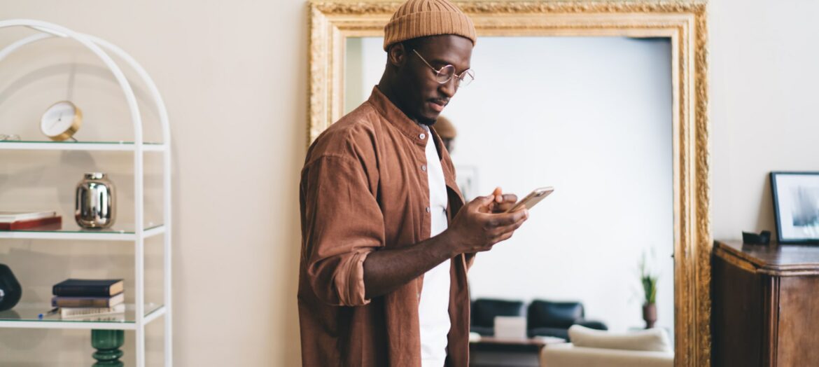 "أنثروبيك"تقدم تطبيق روبوت الدردشة "كلود" لأجهزة الآيفون