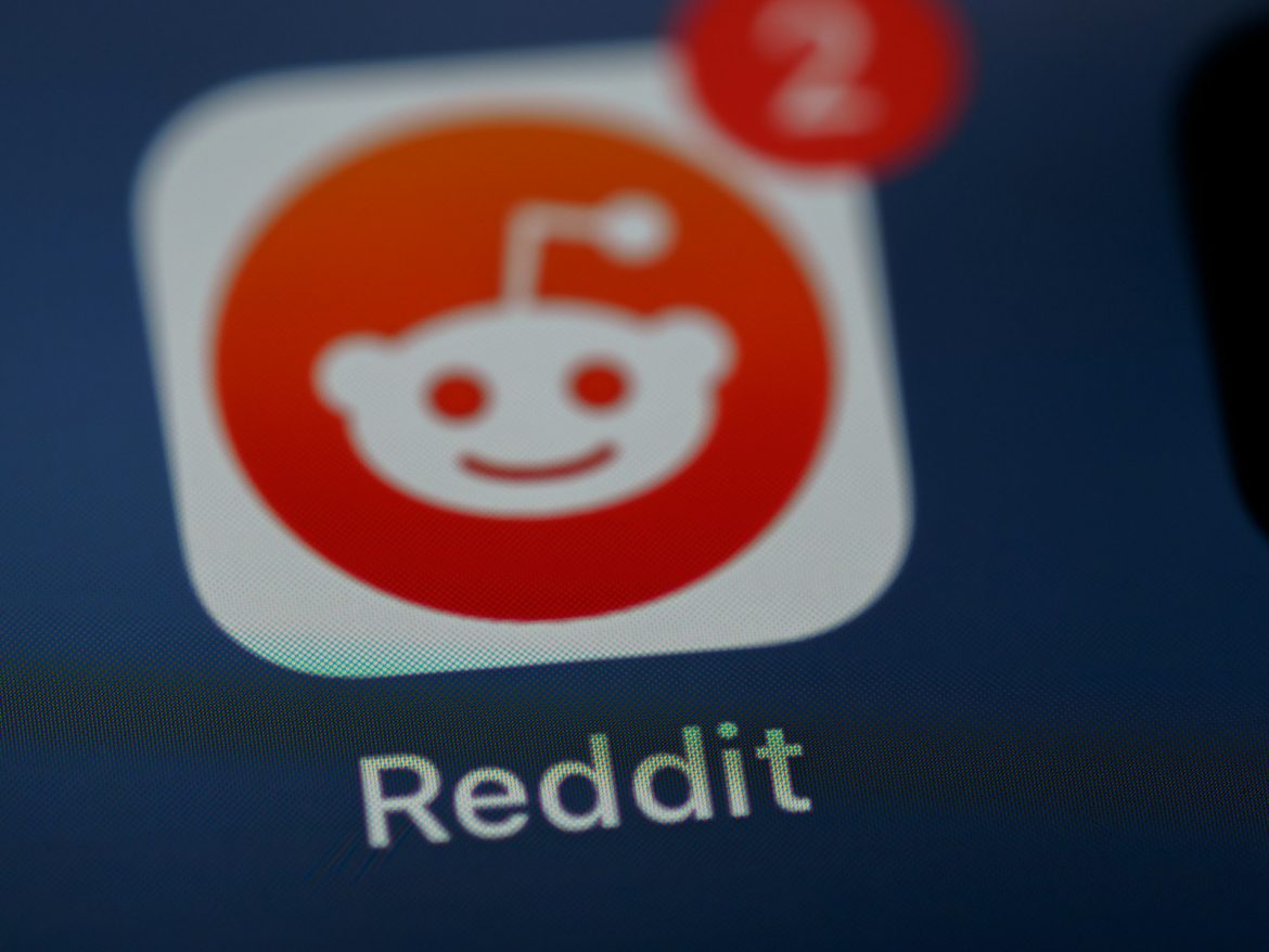 كيف تسعى Reddit لحماية محتواها من تدريبات الذكاء الاصطناعي؟