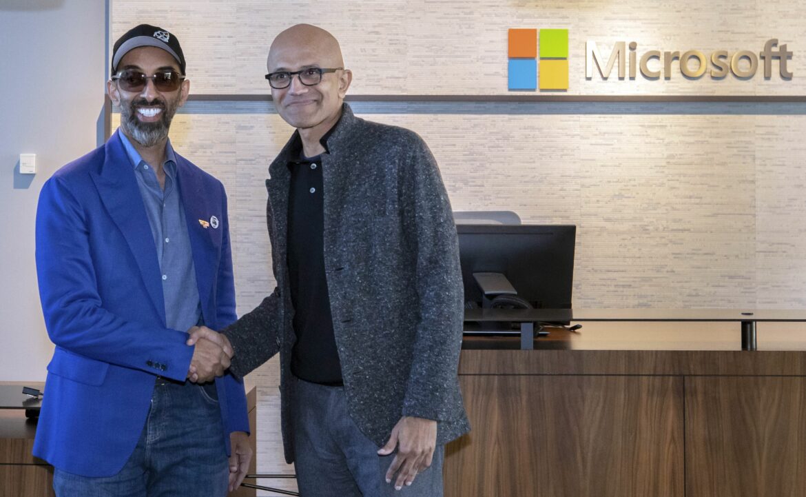 مناقشات مثمرة بين مسؤولين كبار: طحنون بن زايد والرئيس التنفيذي لمايكروسوفت