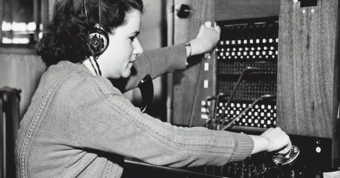 SHRDLU: الابتكار الذي أعاد تعريف التفاعل بين الإنسان والآلة