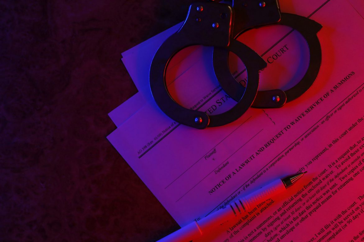 عاصفة قانونية في الأفق: عمالقة الذكاء الاصطناعي يواجهون تزايد الدعاوى القضائية