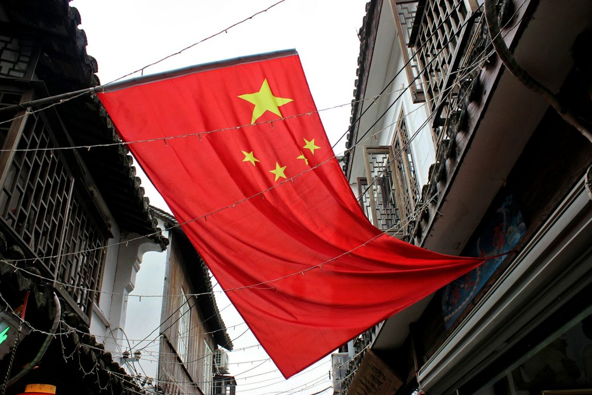 الصين تكشف عن إطار عمل رائد لأمن الذكاء الاصطناعي في منتدى الأمن السيبراني