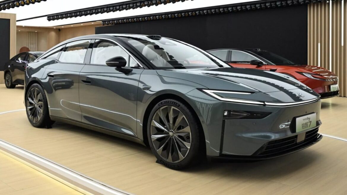 تويوتا تكشف عن سيارة bZ7 الكهربائية الفاخرة