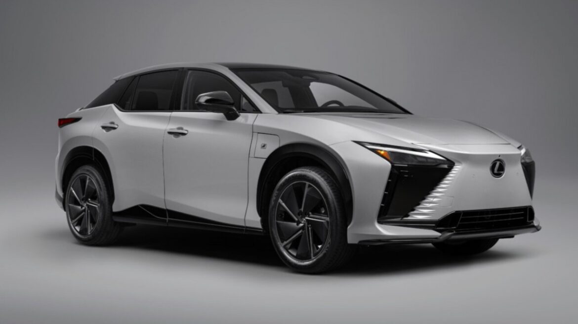 لكزس تعزز RZ بمحرك قوي ونطاق أكبر وتجربة نقل يدوية مبهرة