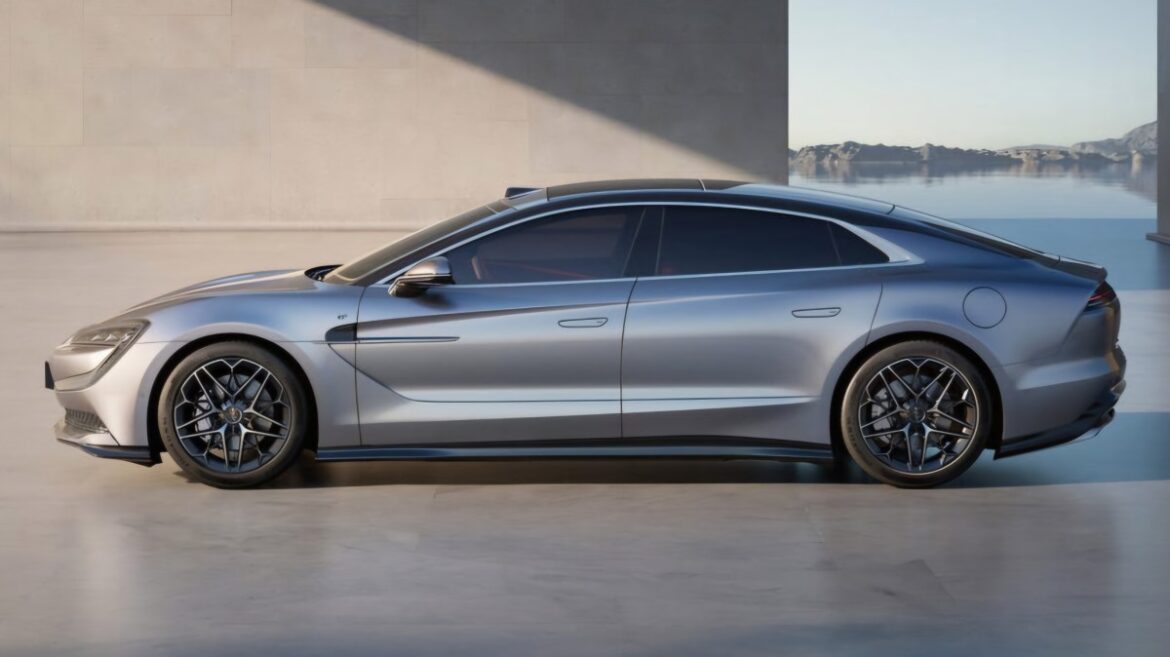 نهاية انتظار: بدء تسليم BYD Yangwang U7 ثورة في عالم السيارات!