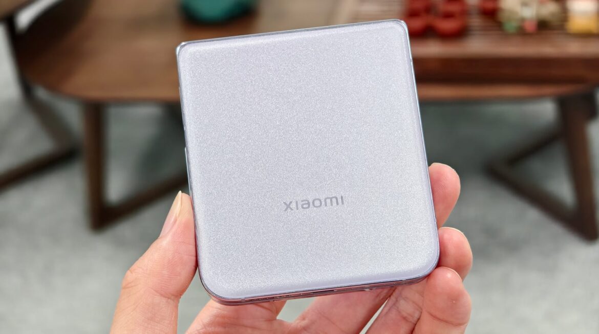 هاتف جديد من شاومي بشاشتين ورقاقة Elite 2 8 للأداء المتميز