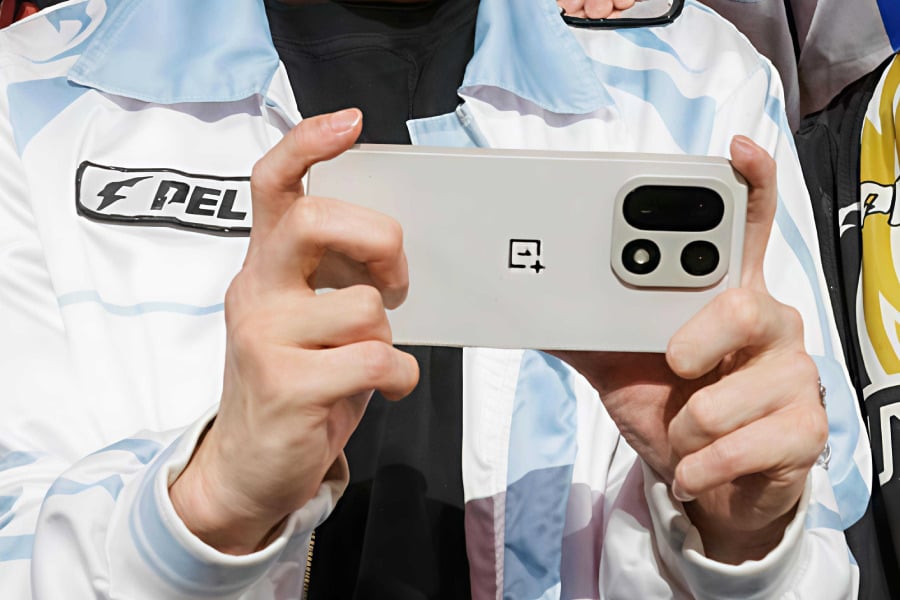 توقعات بخيبة أمل مع OnePlus 15 بسبب كاميرات أضعف واهتزازات أقل 