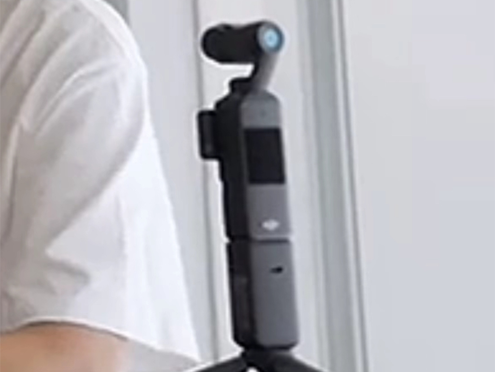 DJI Osmo Pocket 4 يظهر مجددًا بترقيات ملحوظة عن Osmo Pocket 3 