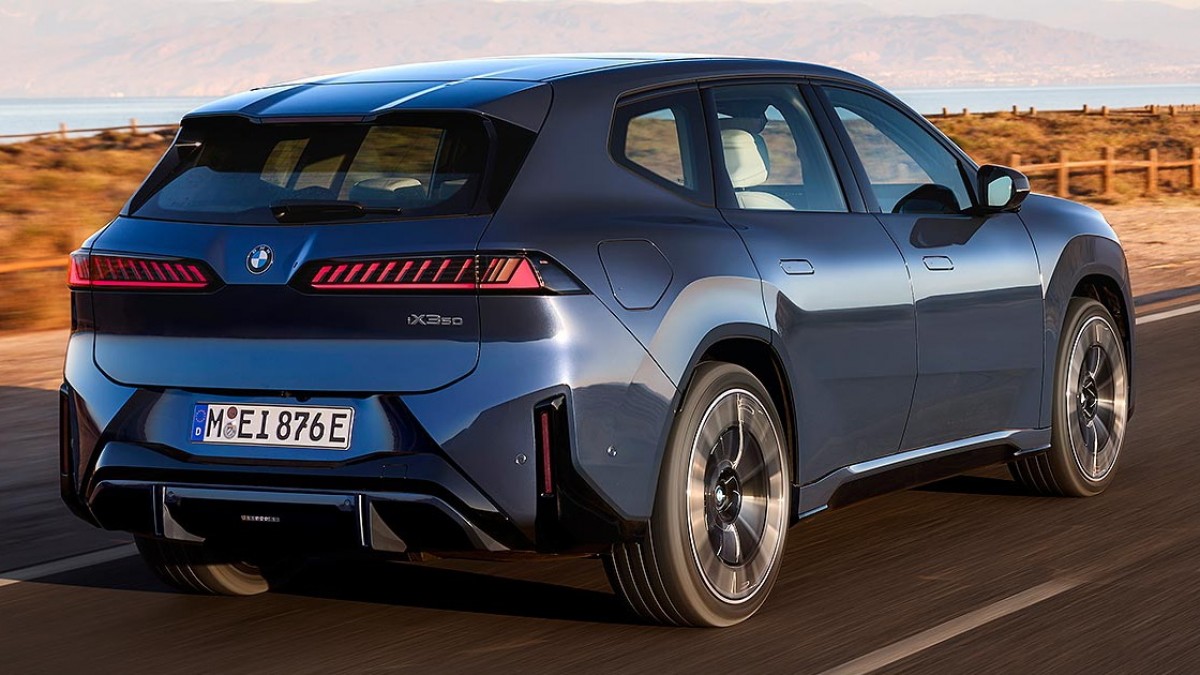 بي إم دبليو iX3 تبهر بمهارات الشحن السريع