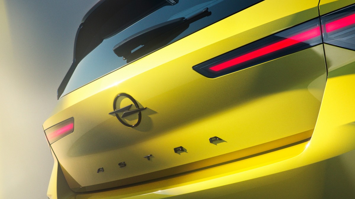 أوبل أسترا بتصميم جديد