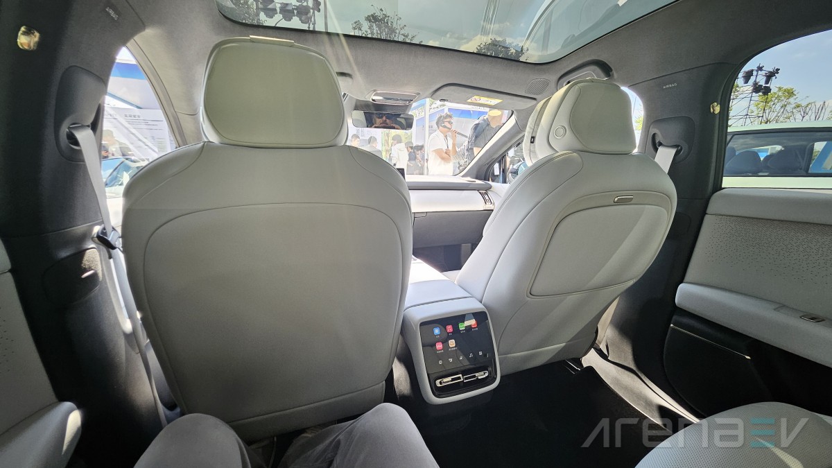 XPeng P7+ هي سيارة كهربائية عائلية من الصين تعتمد بشكل كبير على الذكاء الاصطناعي القائم على الرؤية