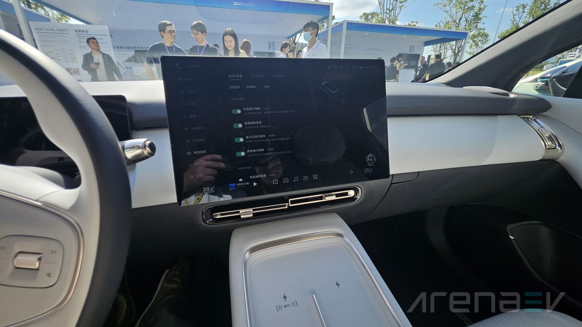XPeng P7+ هي سيارة كهربائية عائلية من الصين تعتمد بشكل كبير على الذكاء الاصطناعي القائم على الرؤية