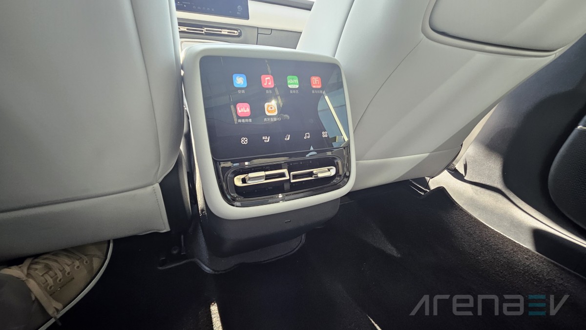 XPeng P7+ هي سيارة كهربائية عائلية من الصين تعتمد بشكل كبير على الذكاء الاصطناعي القائم على الرؤية