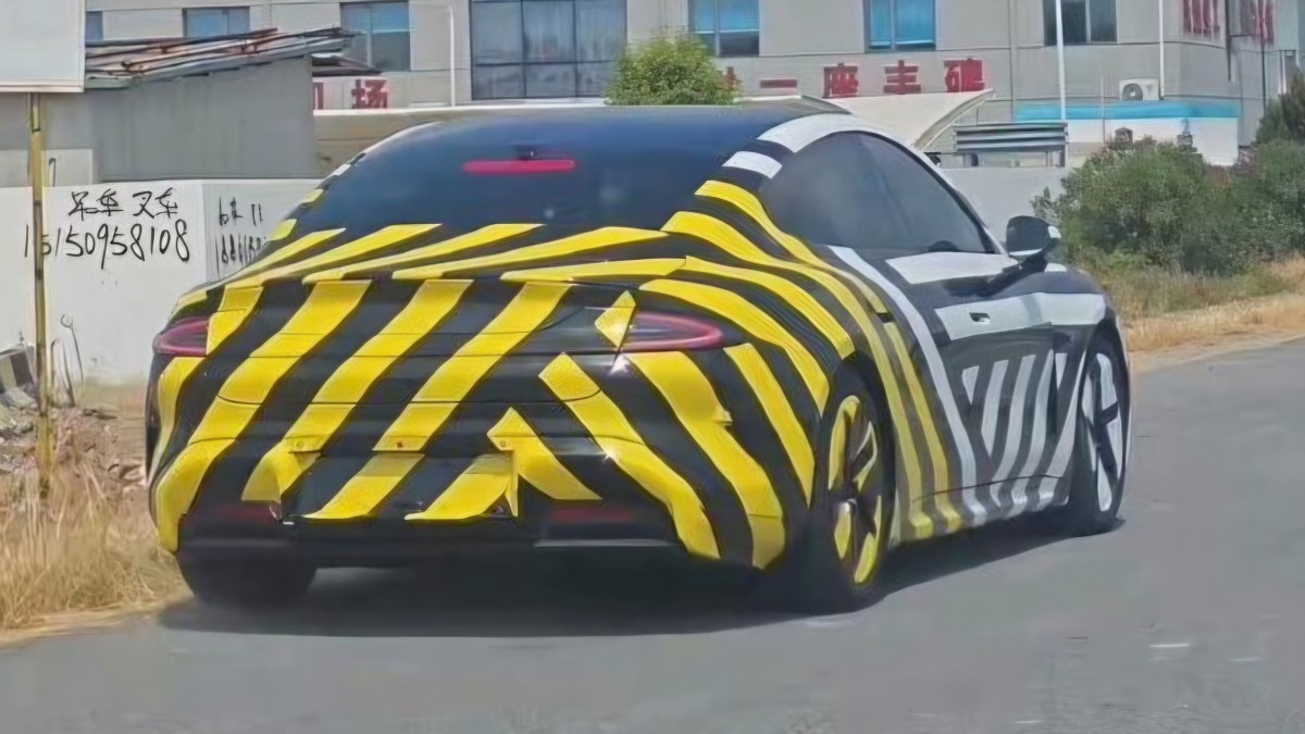 Xiaomi prepares new version of SU7 electric sedan