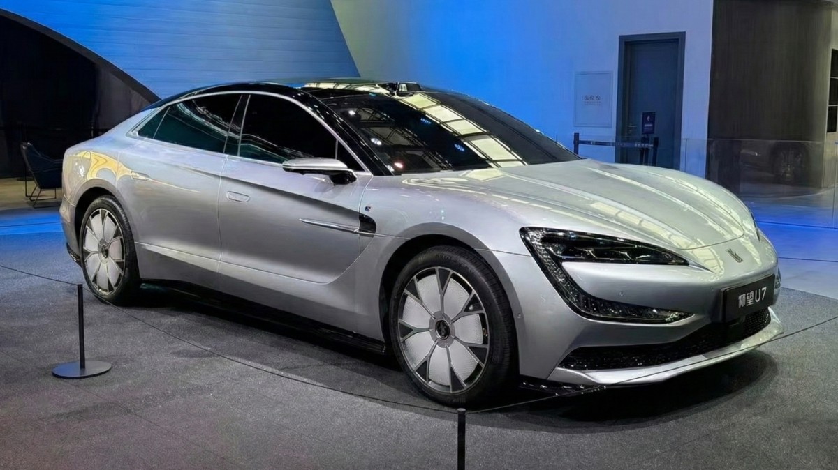 سيارة BYD Yangwang U7