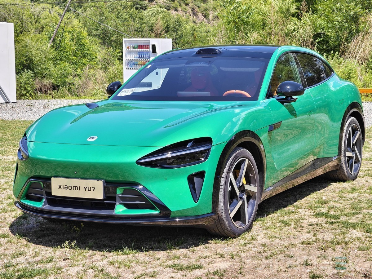 سيارة شياومي YU7