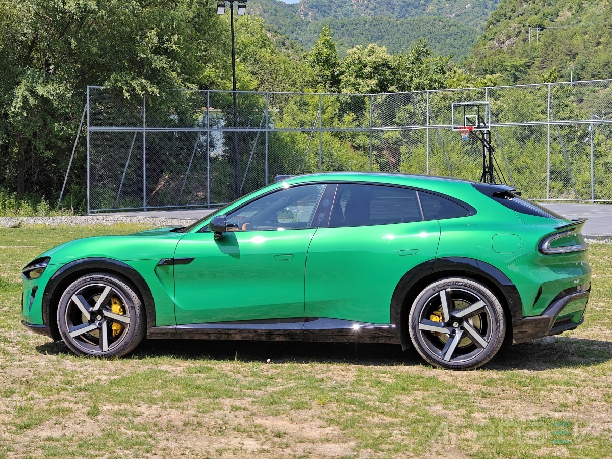 سيارة شياومي YU7