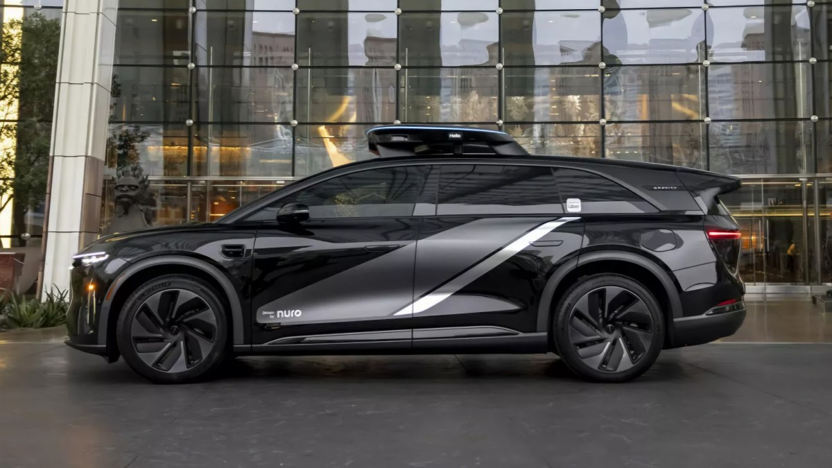 سيارة الأجرة الكهربائية الذاتية القيادة