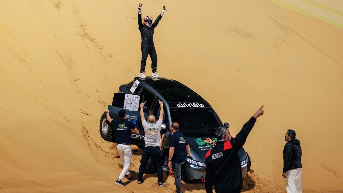 زكَر 7X تسجل التاريخ على الرمال