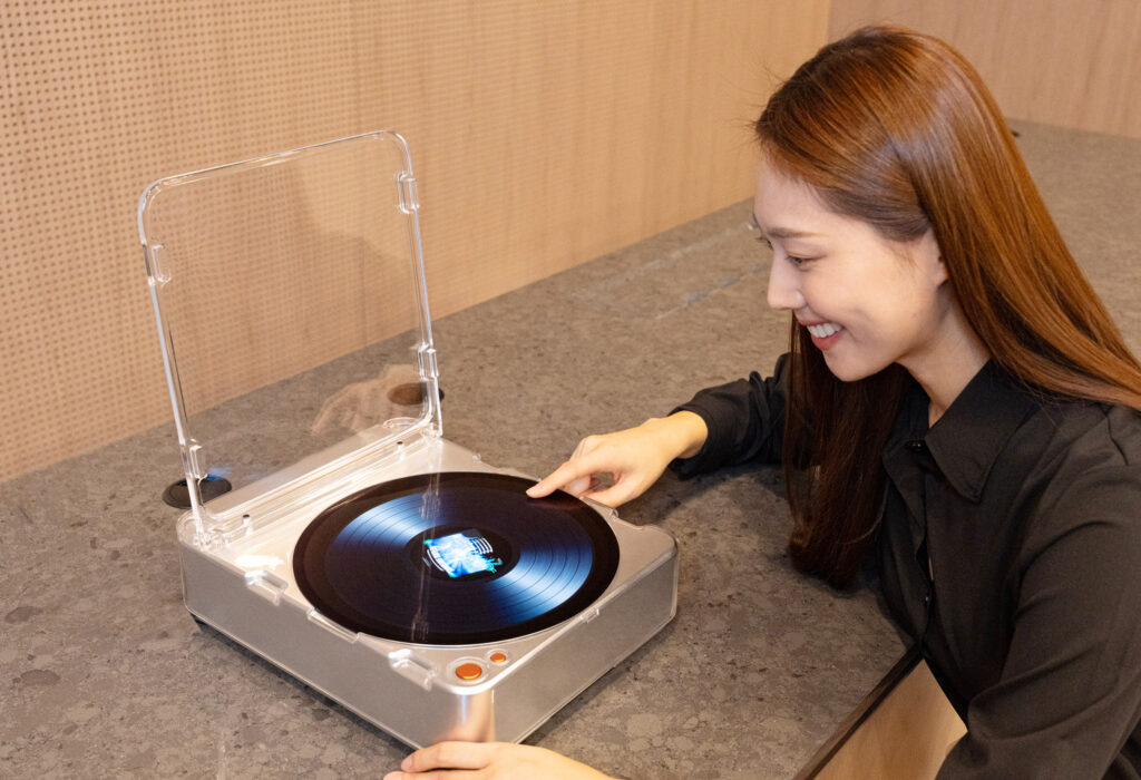 Samsung AI OLED Turntable
