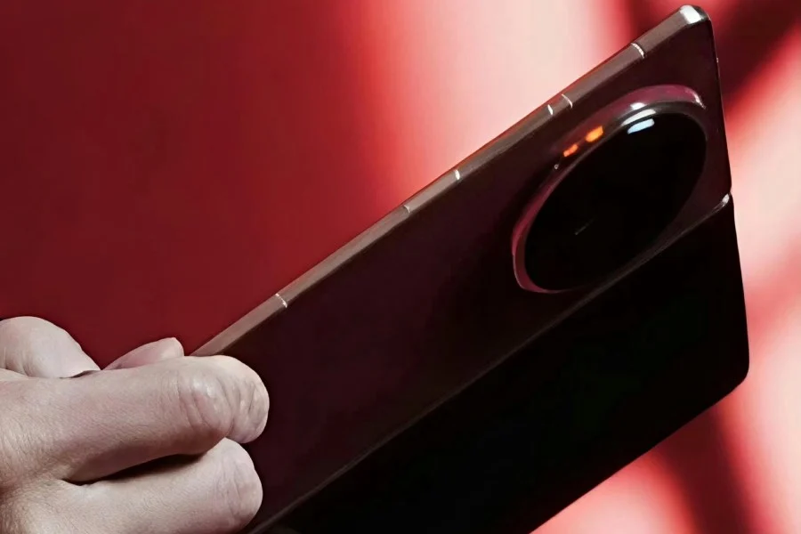 تصميم Honor Magic V6