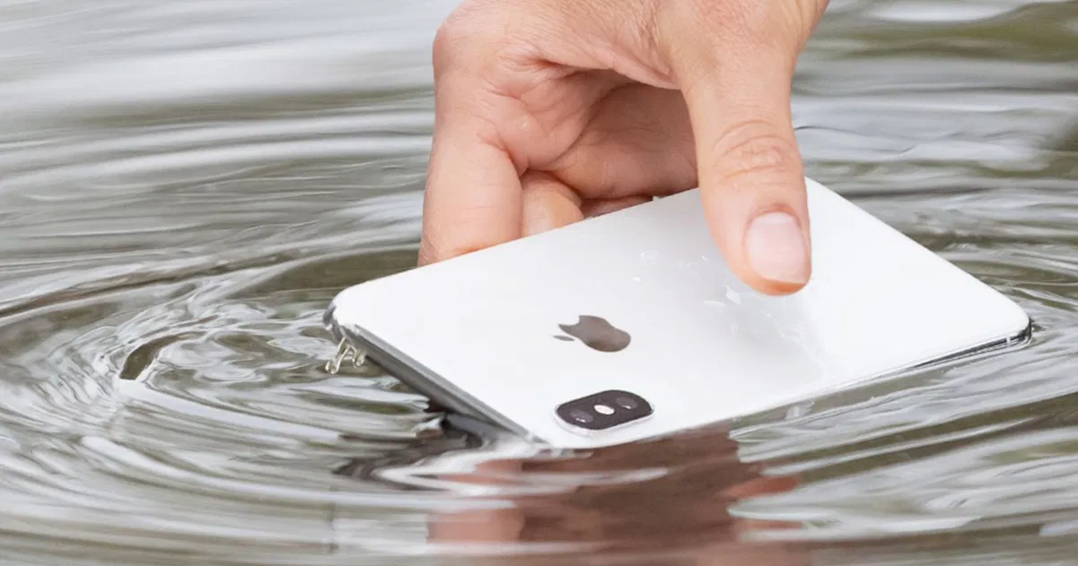 iPhone en el agua