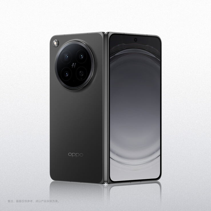 The Oppo Find N6 in Deep Black colorway.