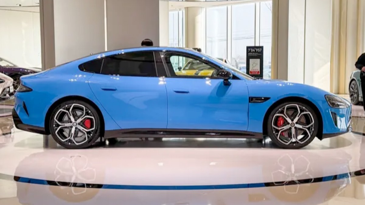 The new SU7 has already arrived in showrooms across China